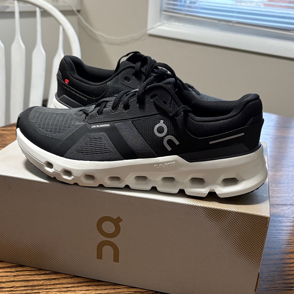 On Running Men's Black and White cloud runner 2